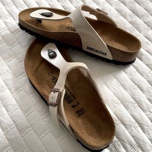 Brand New Birkenstock Gizeh Sandals in Pearl
